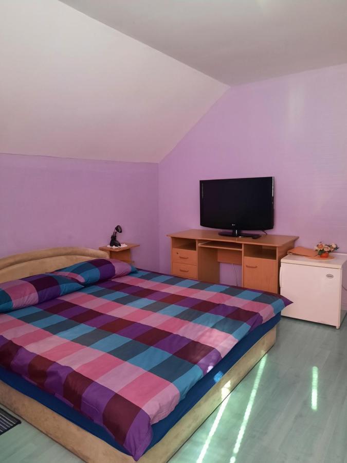 פוסטוינה Rooms Cehovin מראה חיצוני תמונה