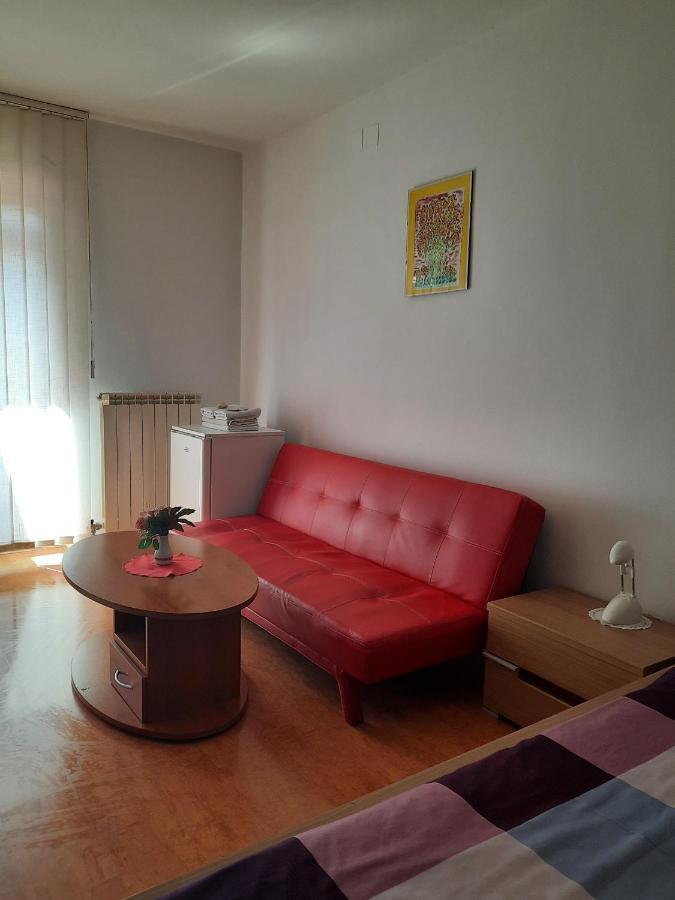 פוסטוינה Rooms Cehovin מראה חיצוני תמונה