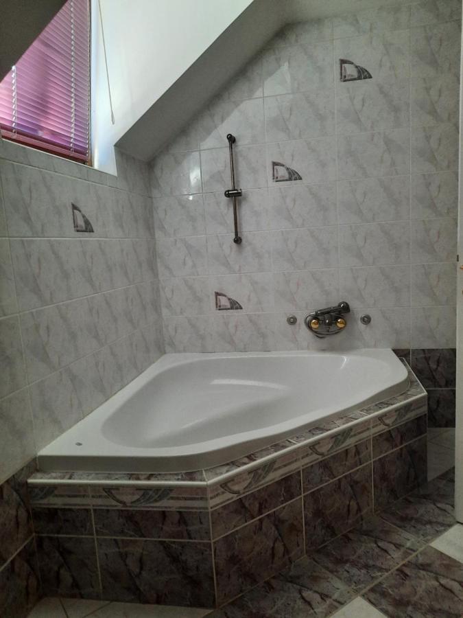 פוסטוינה Rooms Cehovin מראה חיצוני תמונה