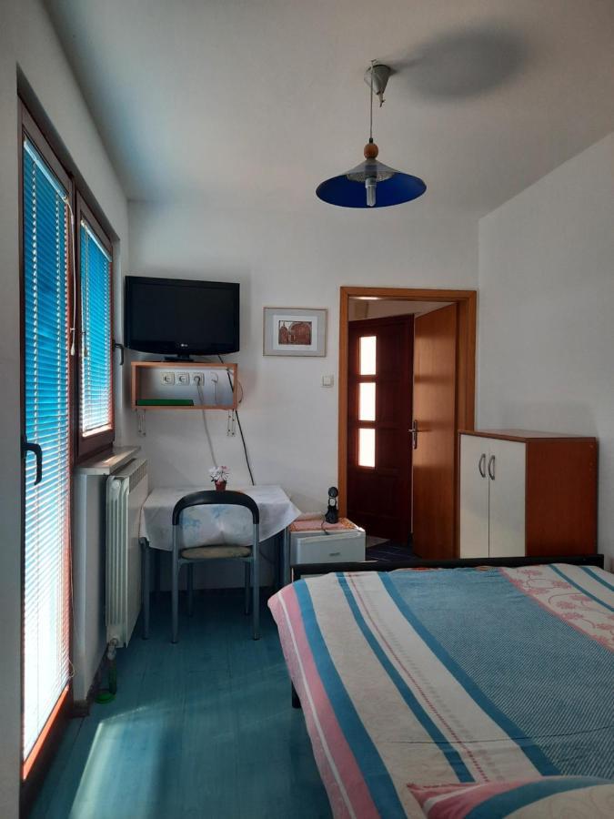 פוסטוינה Rooms Cehovin מראה חיצוני תמונה